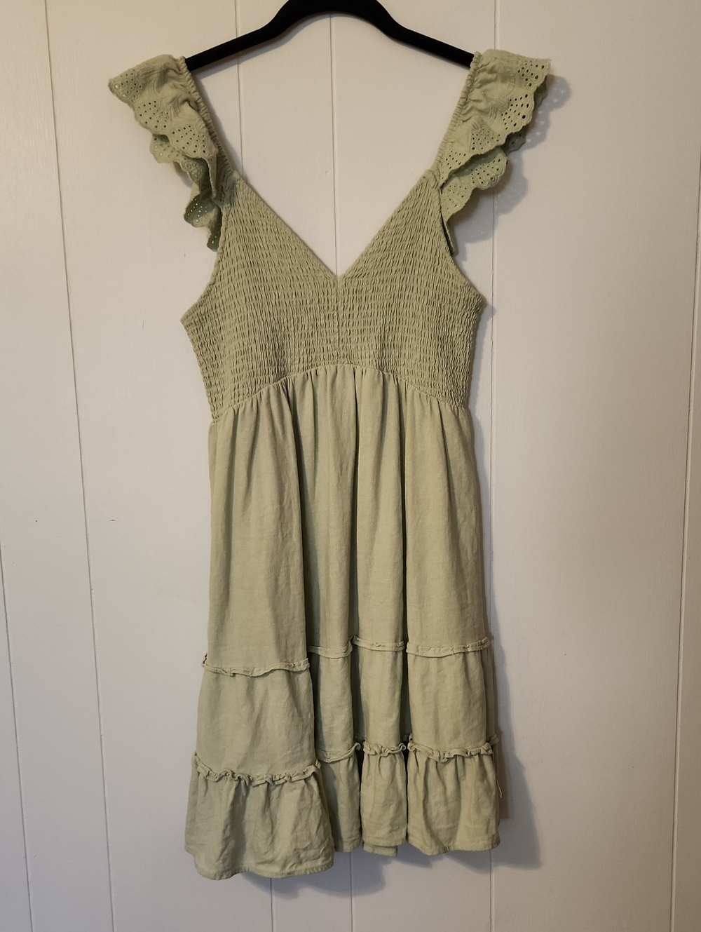 Ultra Cute Love Tree Light Sage Ruffle Sleeve Smocked Dress Sz M